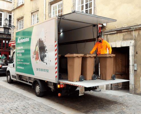 Collecte de biodéchets en ville, transformé en compost sur le site des Alchimistes (source : Les Alchimistes)